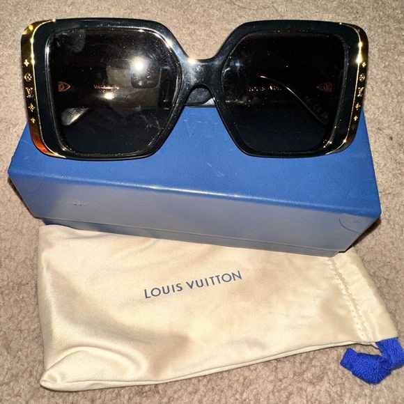 Louis Vuitton Moon Square Sunglasses - Picture 5 of 6